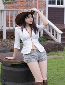 《果冻传媒妈妈和女儿闹元宵视频-亚洲精品色播一区二区》